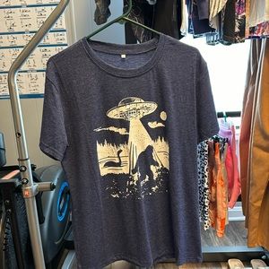 Women’s Bigfoot Alien Tshirt Large